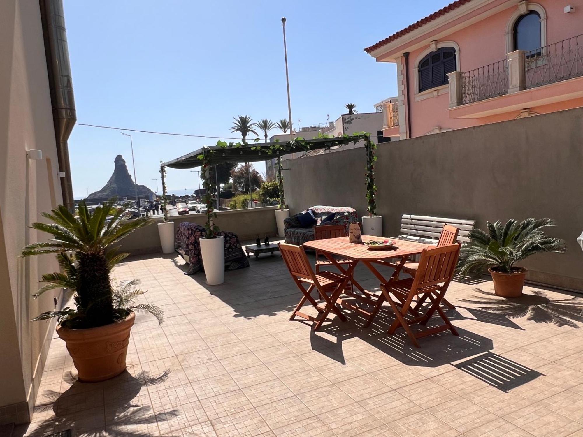 דירות אנלציט Terrazza Faraglioni מראה חיצוני תמונה